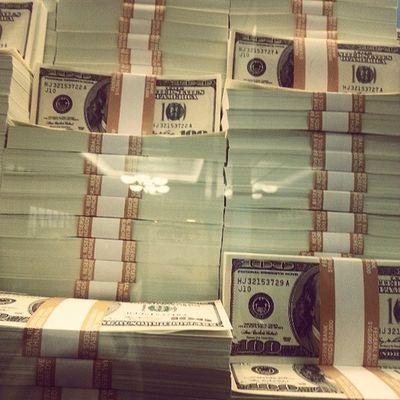 Studying to become a Professional Trader! Staying positive! Achieving my Goals all while building the ultimate network. Lets make Money Together!
