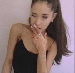 ×Im a fool for you× Imm Ariiannaa and I like pizza and Netflix and sleep. hehe