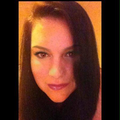 33 year old mother of 3 beautiful girls love my girls and hubby with all my heart