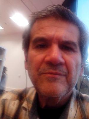 Soy un hombre tranquilo adoro mi libertad soy amistoso y sensible