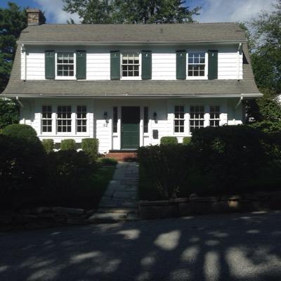 Licensed Sales Agent Houlihan Lawrence -Bronxville.  I specialize in buying and listing properties in beautiful Bronxville Village and neighboring communities.