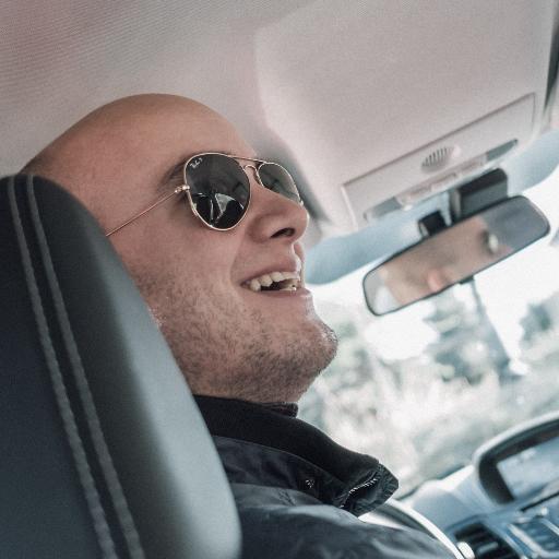 g_domenek's profile picture. Chi è più pazzo, il pazzo o il pazzo che lo segue?