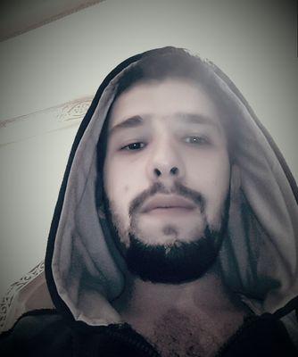 mahameed_moh's profile picture. ‏بعيدا عن ضوضاء تويتر ... اعيش لوحدي
وابحث عن ما يستهويني
 ... لا تدخل المفضله ... لن تجد فيها شيئ