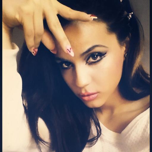 LISYLEE's profile picture. True beauty in a woman is reflected in her soul