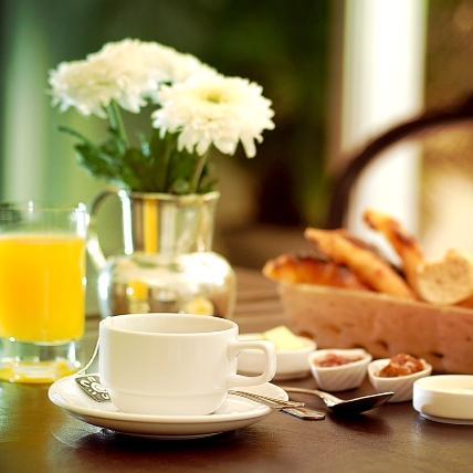 The7thDistrict's profile picture. * Cat Wrangler * Gardener #ArtNouveau * Unique Architecture Design * #SkyeBlack Ale * #Rugby *  Long Train Trips * Gaelic Coffee &
Lemon Tea Cakes