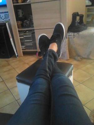 Andrea57341971's profile picture. 