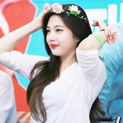 fllwbckye's profile picture. Hi thanks for following @jairaeri this serves as her followback.