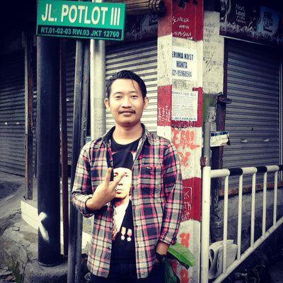 ephen_biroe's profile picture. muda terkenal,tua kaya raya,mati masuk surga