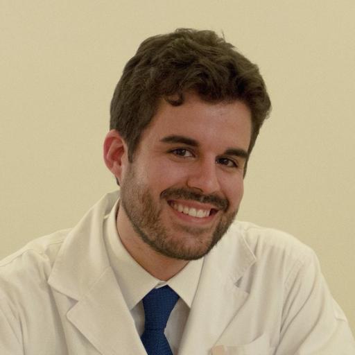 AlexMDerm's profile picture. Médico, dermatólogo, pianista... y apasionado del buen humor.