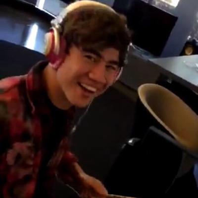 ¡Hola! all layouts are made by me (@JustOnOurMinds) turn on notifications so you'll know when I post new layouts