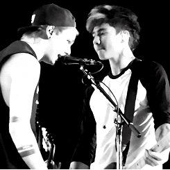 kjutmessages's profile picture. Robimy historyjki z imessages! Zazwyczaj z || 5SOS, 1D, ROOM 94 || Prywatne tt: @tsuretettedaddy i @senpai_natsumi