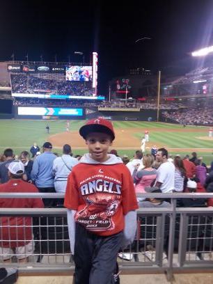 GacsutnrAdela's profile picture. 