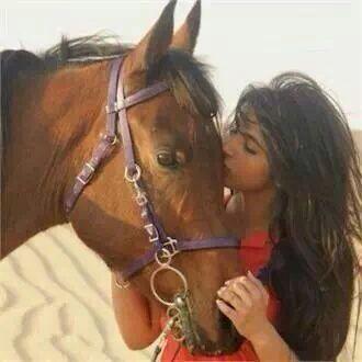 المعذره يا صمت لا من تكلمت دام السكوت احيان يصبح جريمه بعض المواقف تجبرك لا تألمت انك تضيف لعزة النفس قيمه
لااتشرف بمن حسابه يحتوي على مايغضب الله ورسوله✋