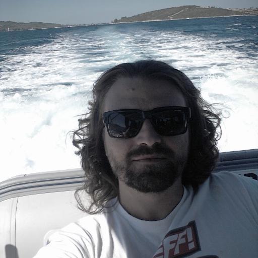 gmich_'s profile picture. Software Engineer. Tech, politics and music nerd.