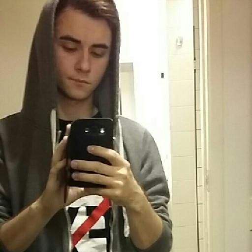 Vegard_D's profile picture. Har en over gjennomsnittlig interesse for punkrock.