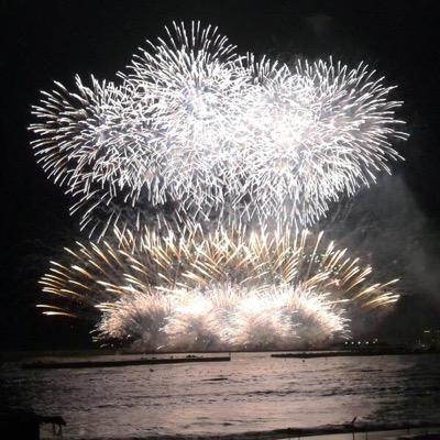 @vsk246 からの分離垢、、、で恐縮ですが、花火大会の会場からの、その時をミラーレスで撮影したのを迅速？提供したり、放置スマホで ツイッター(X)テキトー配信ってまして、よく切れて音だけとか(⌒-⌒; )にしやん被らないように、接頭辞していい鴨でしたが、 #鳥軍団→鴨🦆 #熊軍団→上野🐼 みかん🍊部隊→K局員