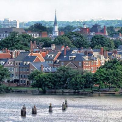 A beautifully-preserved historic district on the Potomac River, Old Town Alexandria is the heart of the city George Washington called home.
