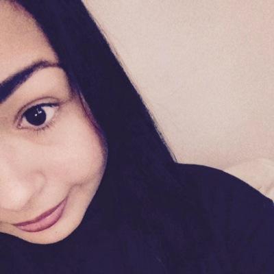 Dreamer,Fangirl and Youtuber. Follow your heart ☁️☁️☁️