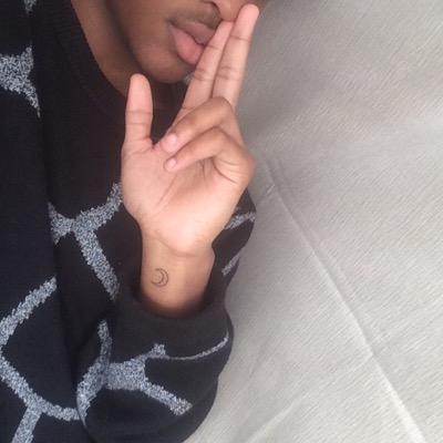 _moonvibes_'s profile picture. i will