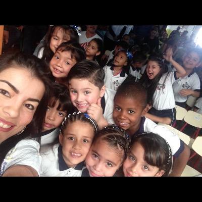 el Simoncito Inició en el año 1975, posee 9 aulas y una matrícula de 211 niños y niñas en un horario Bolivariano, contamos con el programa PAE y maestras de EFC