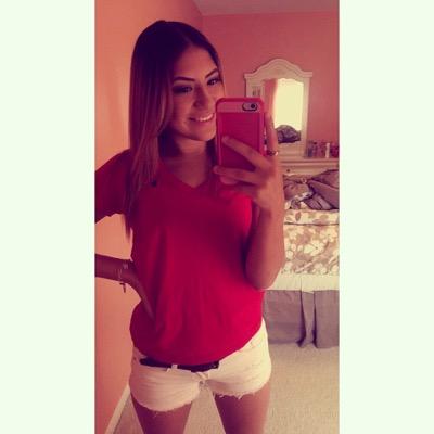 Brittneyy_416's profile picture. 