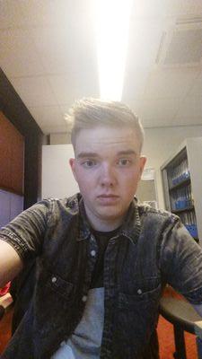 Naam nick 20 jaar woonplaats almere hobbys game chillen met vrienden blub blub blub ik ben nick de goudvis