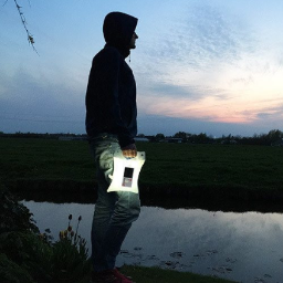 Making a difference to the lives of refugees in Calais by providing sustainable crisis relief solar lights