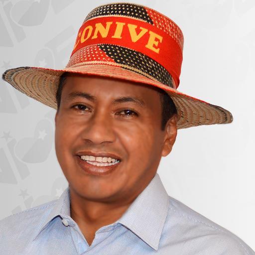 Wayuu,Economista,Chavista de convicción comprometido con la patria socialista.