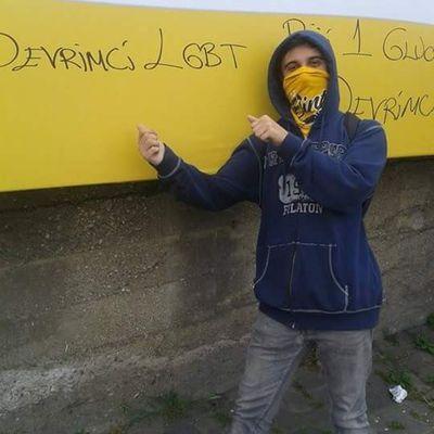 dersim_botan's profile picture. Merhaba yoldaşlar ankaranın soğuğunda dünyaya gelmiş istanbulda büyümüş ankaralı bir sosyalistim Lgbti bireyiyim SGDF'liyim gökkuşağının kızılıyla özgürlüğe..