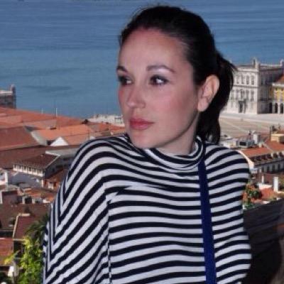 Entrevisto a escritores en Publishers Weekly en español y dirijo @unatintablanca Especialista en Arte. Me gusta la literatura francesa, y pasear por mi pueblo.