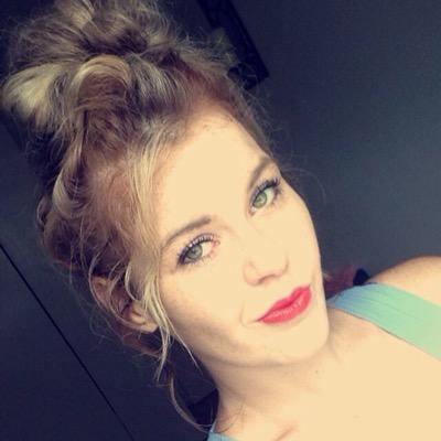 RobynnAlexis's profile picture. 27 • Canadian • Proud Mom of 4 • Wife • 
              Sales Representative • White Status •    Facebook Page; Fabulous&Flawless ,byRobynM