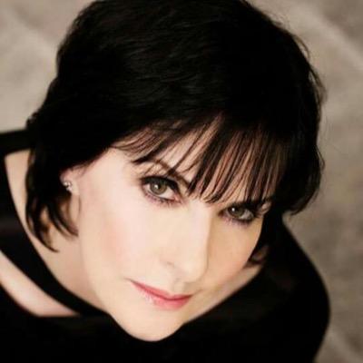 Dark Sky Island, le nouvel album d'Enya disponible dès maintenant. #Enya