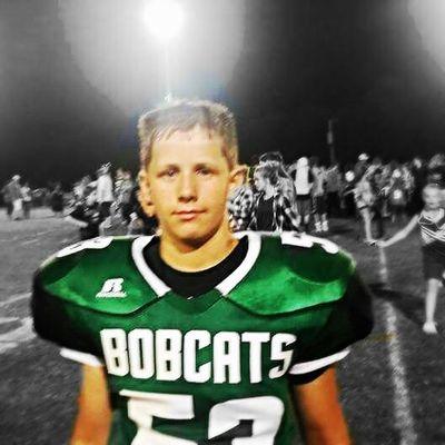 tyler_johnstn's profile picture. god first, family second, and sports third. #53 Thayer bobcat football.