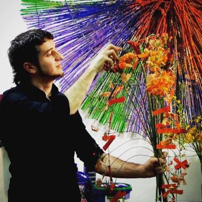 Spanish florist from Sabadell (Barcelona). Apasionado de mi trabajo, florista de profesión. No se que hago en Twitter pero retuiteo y a veces twiteo.