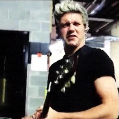 hi there follow @otrasvibe and rt this tweet :https://t.co/r4TzikktlC it would mean a lot :)