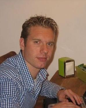 TomRademaker's profile picture. Muziekfanaat I Gendringenaar in Arnhem I Communicatie adviseur Alliander I Schrijvert