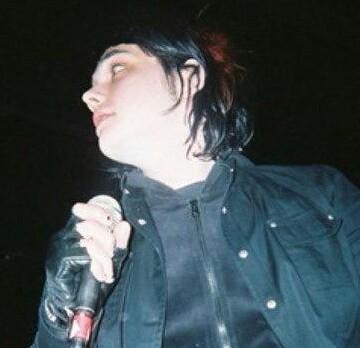 whiskydrinkin's profile picture. thank you for the tragedy. i need it for my art.
击