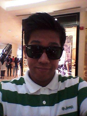 i love my friends,parents.my fans and my brother is Cristiano Ronaldo.if you follow me,i follow you back.assalamualaikum.:)