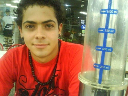 Pokerzeiro, falador de merdas, excêntrico, nascisista, franco e autêntico espécime classe A da raça humana rs.