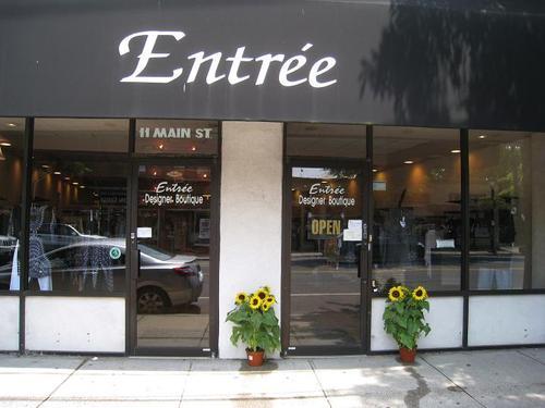 Shop Entree in Port Washington for the latest in contemporary fashions!