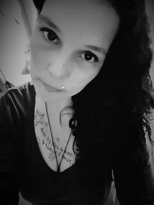 ColdSnowWhite's profile picture. Schattenseiten. Realistin. Poetisch. Black & white mind. St☆rn☆nMama - Am an SnowFlake.