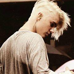 @justinbieber seguime mi vida ...