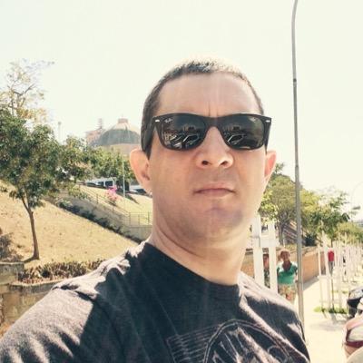 Objetivo, empreendedor e profissional de TI. Pai e marido feliz.