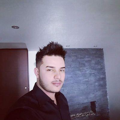 Buen amigo, leal consejero, me gozo la vida y trato de vivirla como si cada día fuese el ultimo