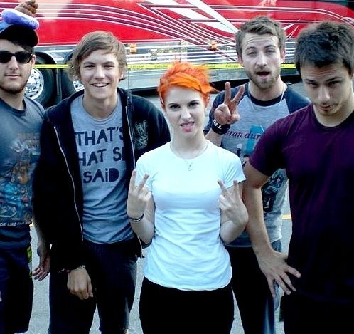 YES! We love so much paramore, we are from brazil, follow us! @l_luuh and @Vick_ST