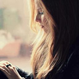 elly_flt's profile picture. painting 🦚🍄