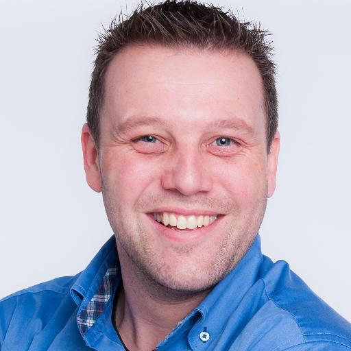 Ondernemer uit Emmen, eigenaar @Go2PayrollEmmen, vader van Tess en Floor, handbal, BBQ-en, lekker eten, whisky, Citroen XM, Ronde Tafel 125, motorrijden.