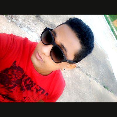 AmauryIskither's profile picture. O limite é uma fronteira criada só pela mente