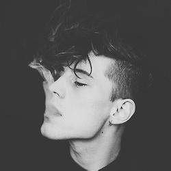 bernieodonut's profile picture. Lost between Elvis and Suicide.