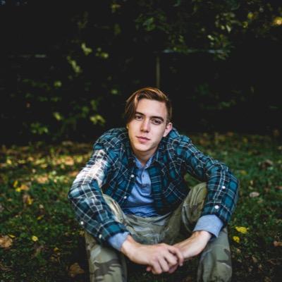 mickydee95's profile picture. whats a twitter?